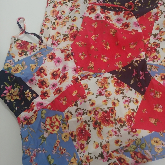 Gilli Multi Floral Patchwork Slit V-Neck Dress - Picture 6 of 7